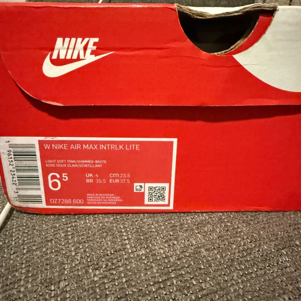 Nike women’s air max interlk 
Color:pale pink